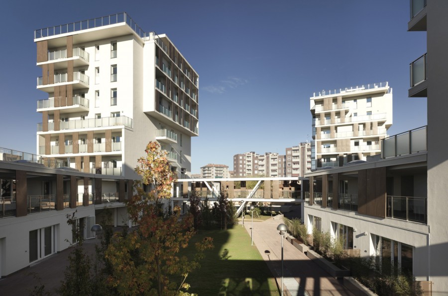 Wohnanlage mit vier Türmen und 124 Wohnungen