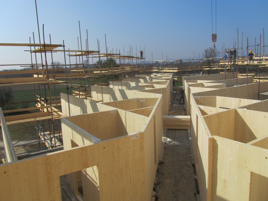 Nadgradnja s križno vezanim lesom