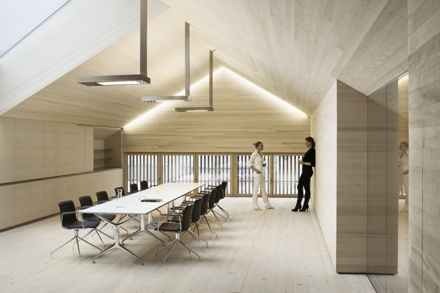 Podstrešje s po meri izdelanimi svetili